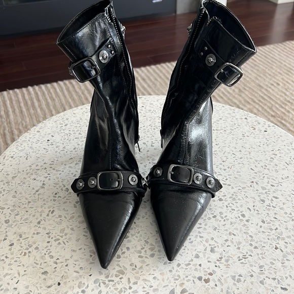 Zara genuine leather leather studded ankle boots. Missing 1 stud. - Picture 3 of 11